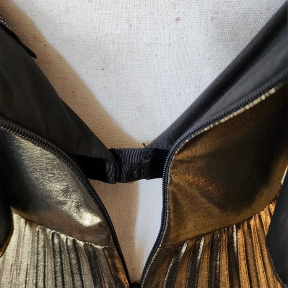 Aidan Mattox Gold and Silver Strapless Pleated Dress Sz 10 - Picture 8 of 8